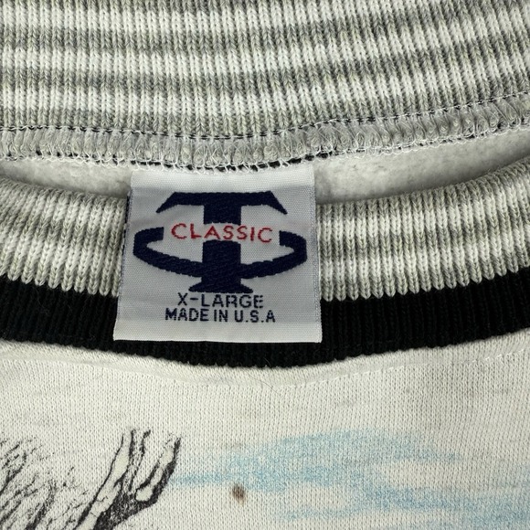 Vintage Classic Sweatshirt Men XL White Wolves Cabin Winter Scene USA - Picture 3 of 10